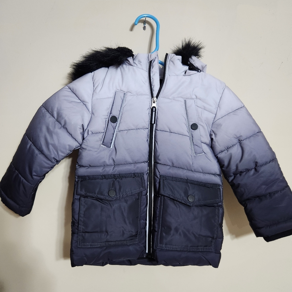 Member’s Mark Puffer Jacket Toddler Boy Size 2T. Two Tone Gray.